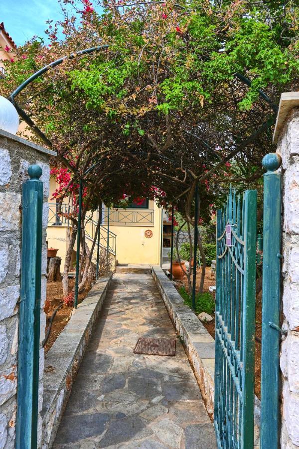 Pavlos' Cottage With Beach View Korfos Exterior photo